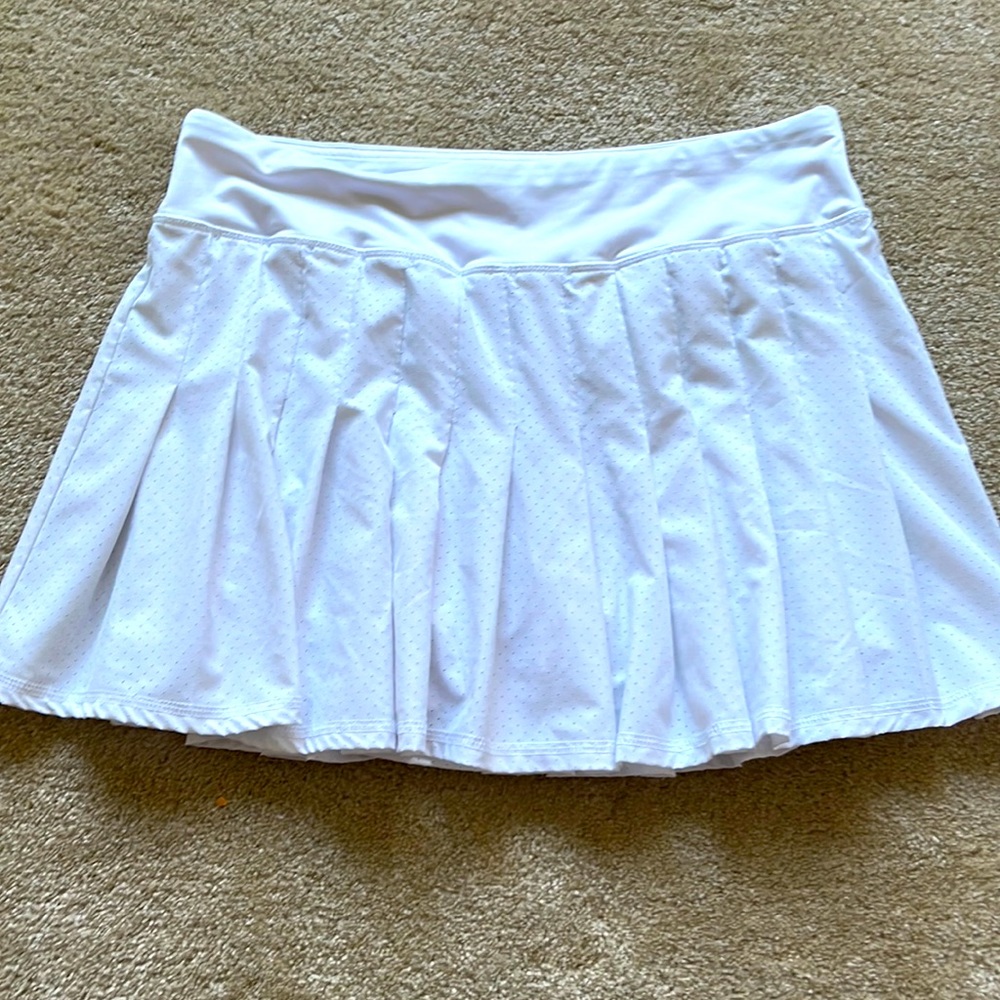 White pleated tennis skirt; size L; EUC